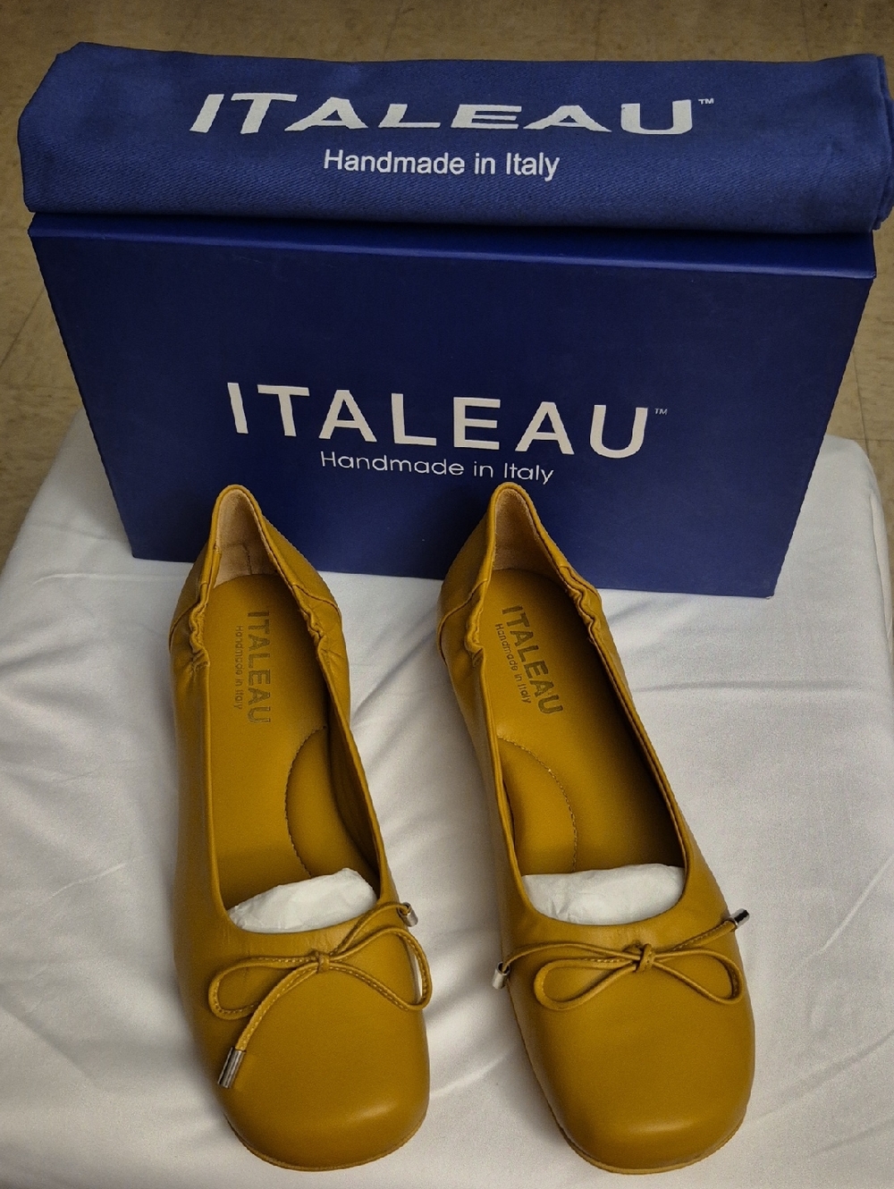 ITALEAU Women's Mustard Leather Ballet Flats